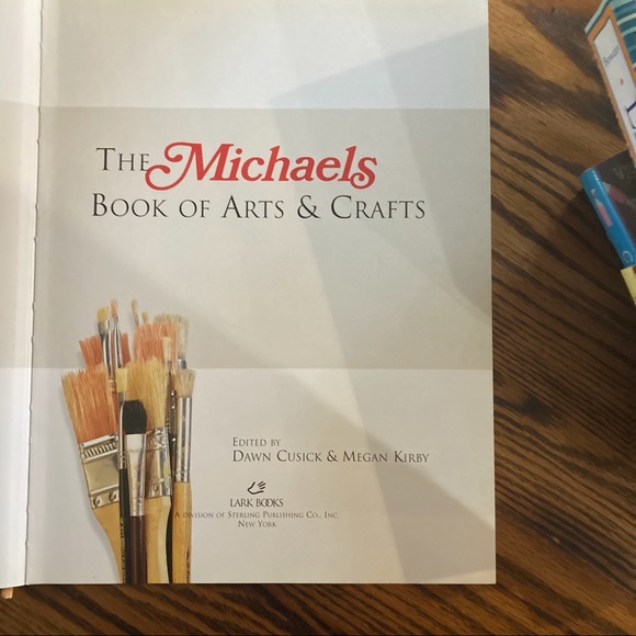 The Michaels Book of Arts and Crafts. 528 pages! - Picture 2 of 5